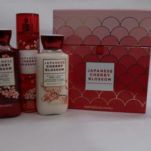 bath and body works full size gift set include body mist ,body lotion and shower gel with gift box