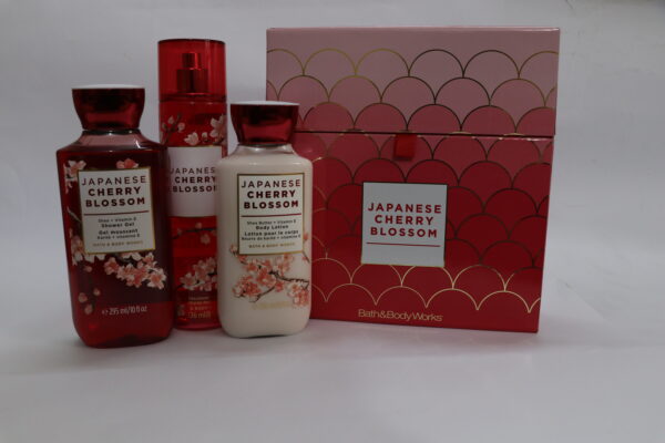Bath And Body Works Full Size Gift Set Include Body Mist ,Body Lotion And Shower Gel With Gift Box
